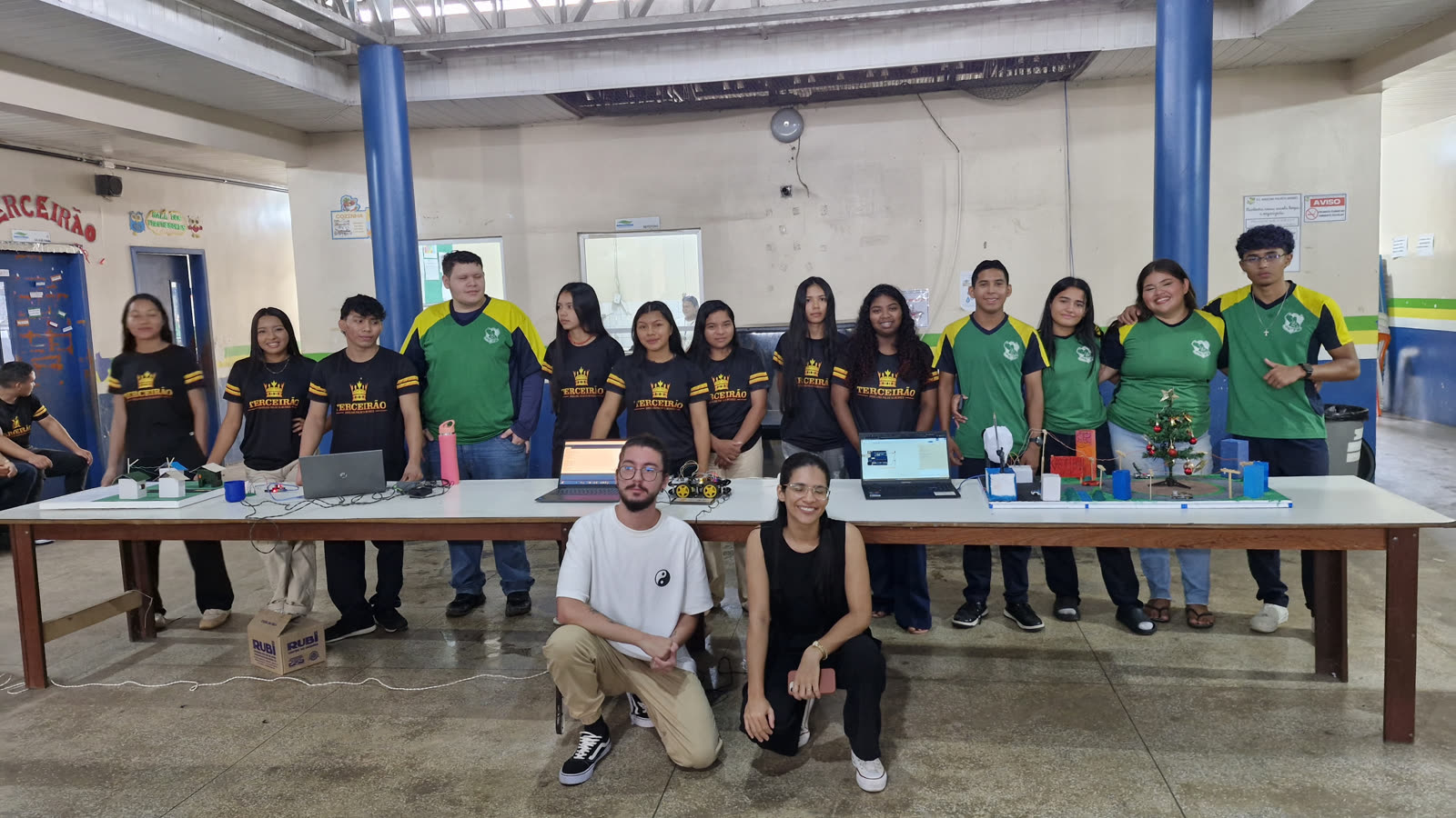 Equipe de Robótica Educacional com projetos de Arduino